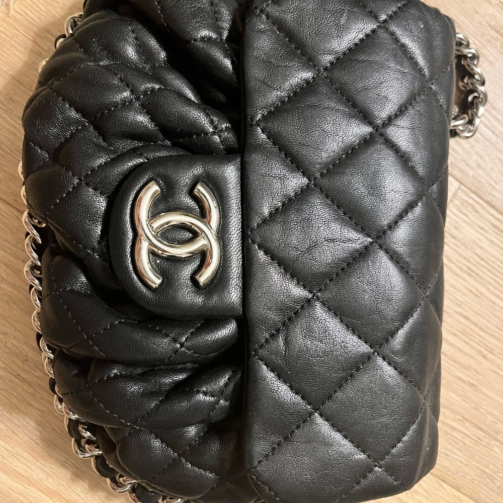 Chanel Washed Lambskin Quilted Mini Chain Around Flap black - Picture 3 of 4